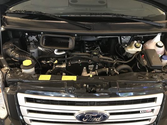 động cơ của Ford Transit 16 chỗ