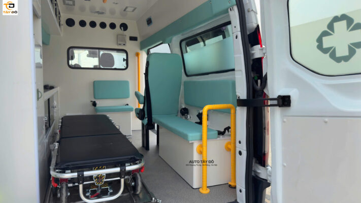 trang bị y tế trên xe cấp cứu ford transit