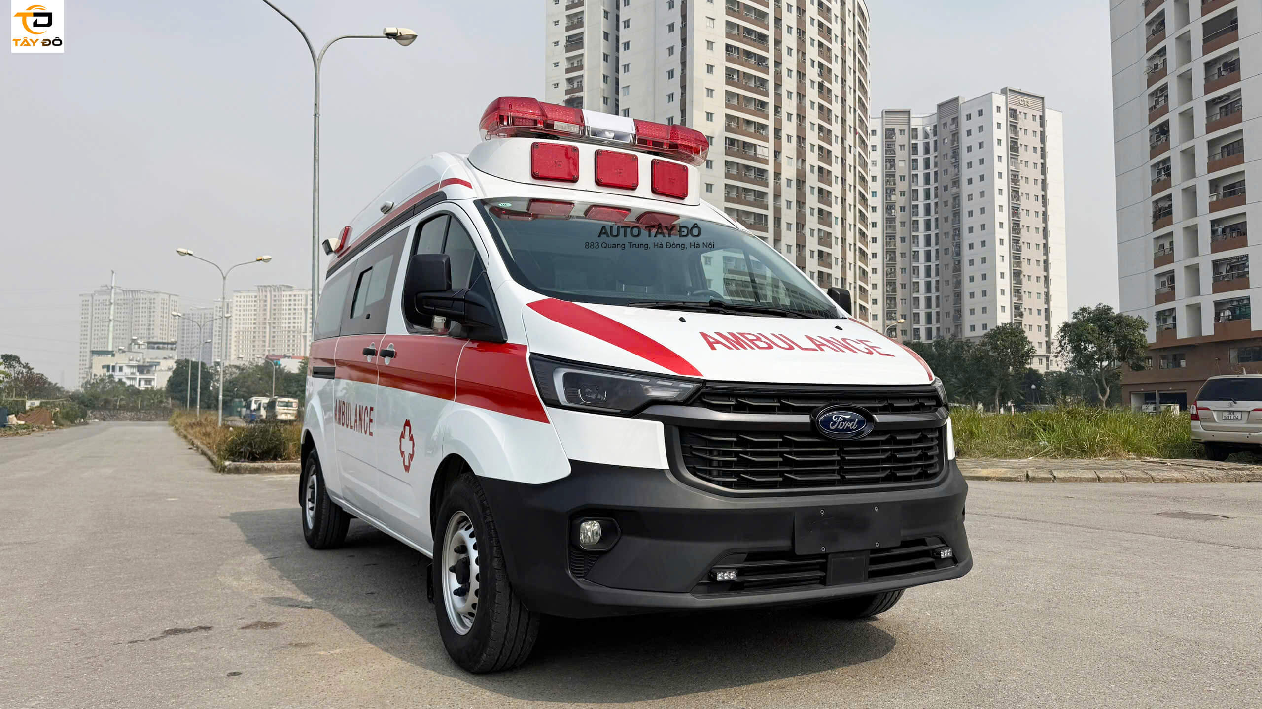 xe cấp cứu ford transit - 02