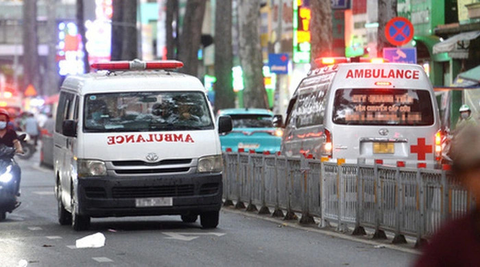 xe cấp cứu có được vượt đèn đỏ không