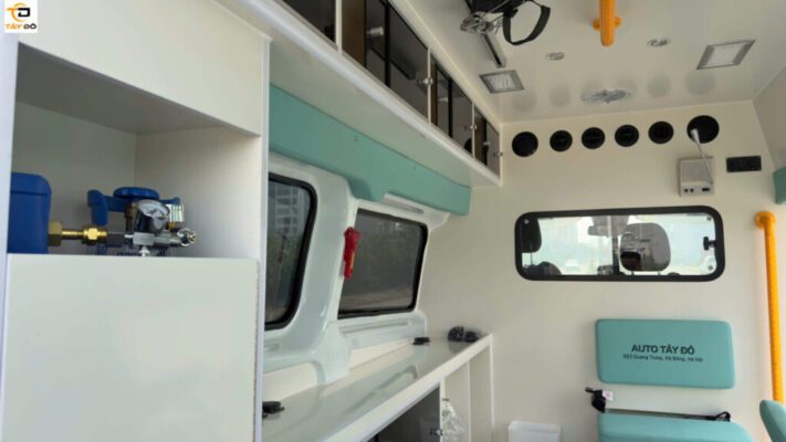 trang thiết bị hiện đại trên ford transit cứu thương