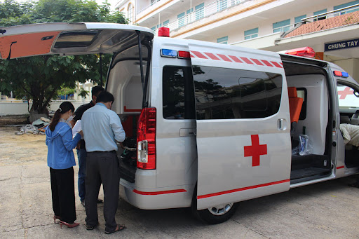xe cứu thương bằng gì chạy được