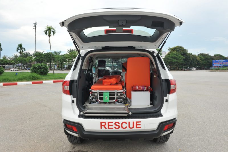 xe cứu thương ford everest